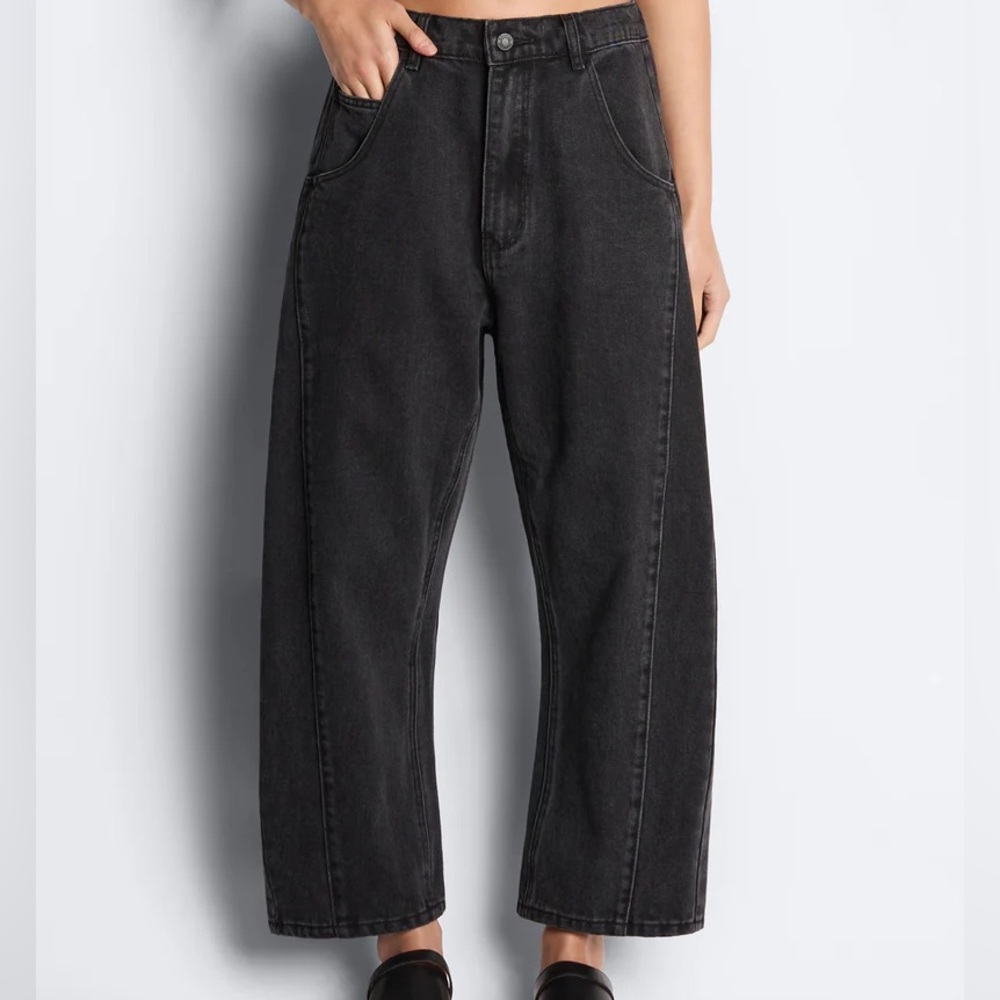 Women's black barrel jeans